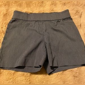 Anne Klein Pinstripe Shorts size 2